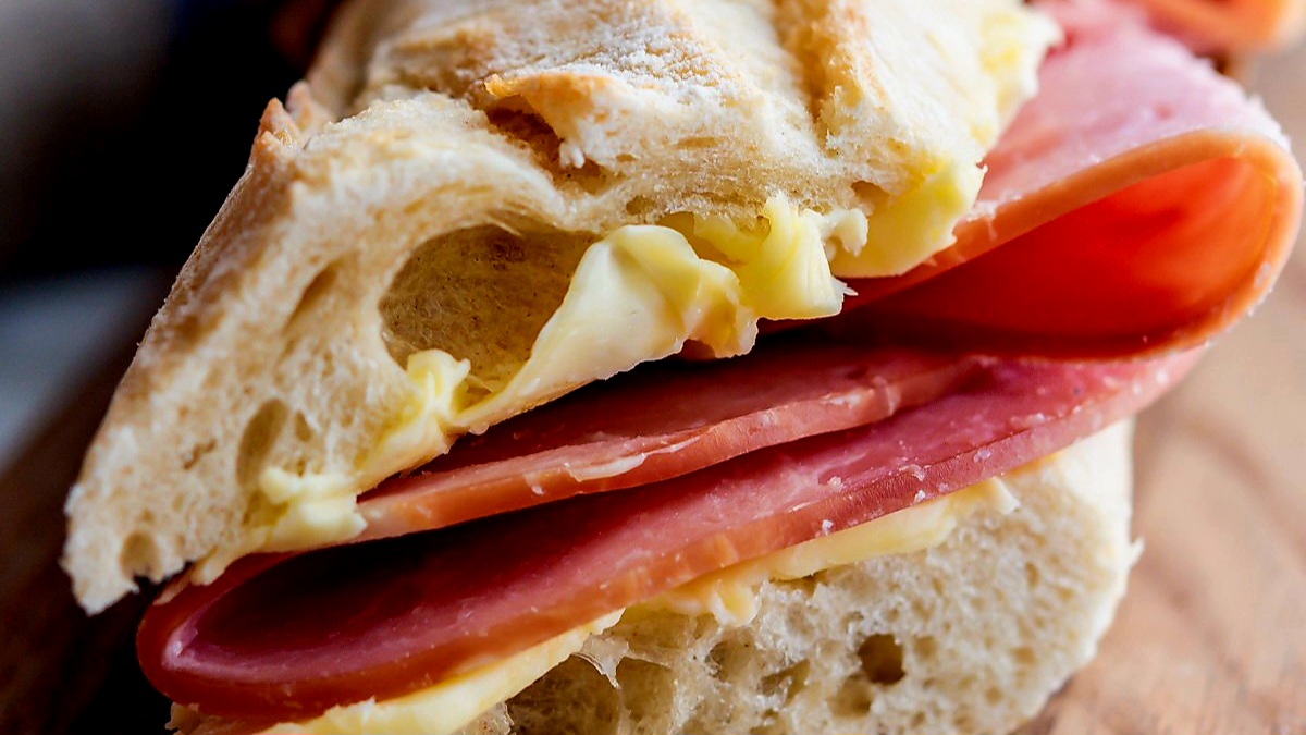 Sandwich cu Șuncă și Unt Parizian