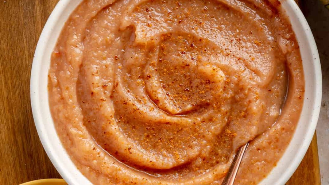 Homemade Applesauce with Cinnamon Without Added Sugar