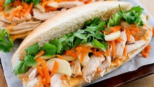 Banh Mi poulet poivre